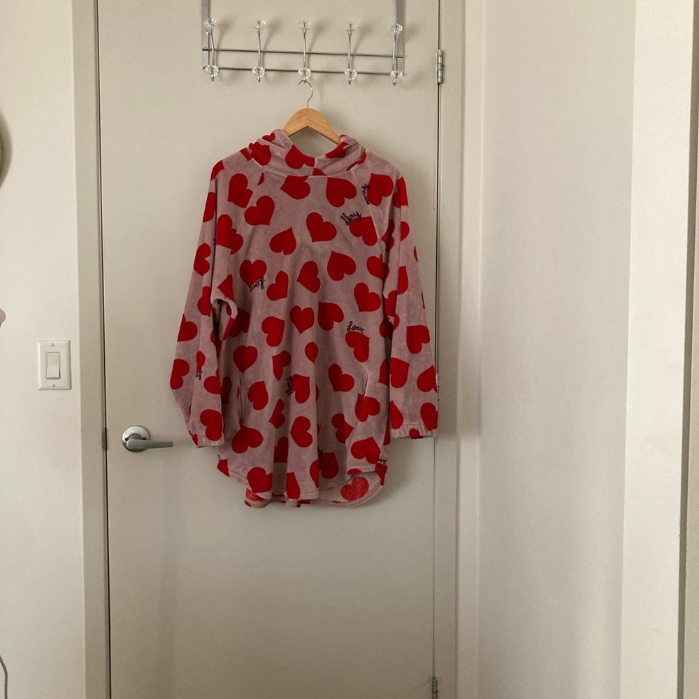 DKNY Red Heart Patterned Robe